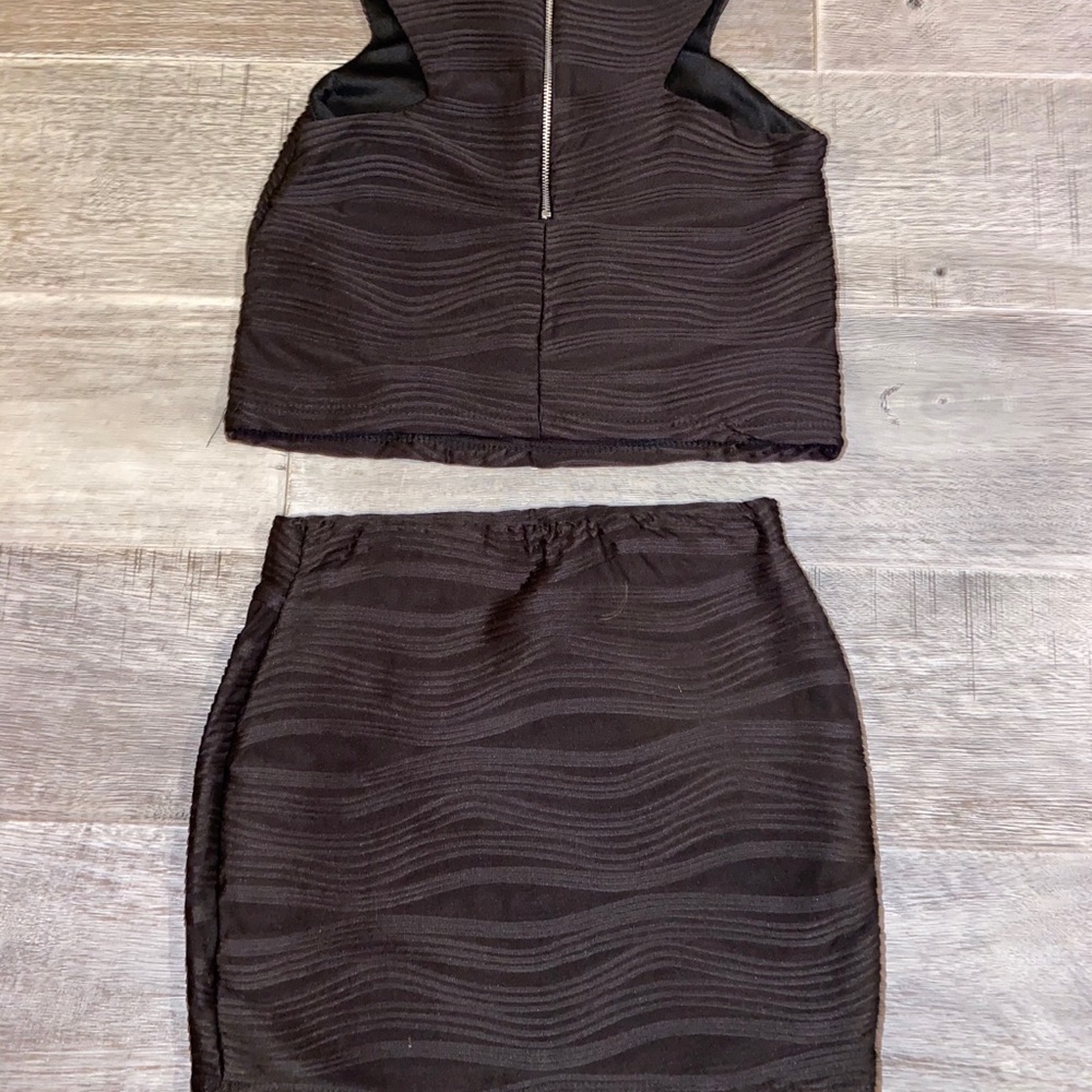 black set - Picture 2 of 3